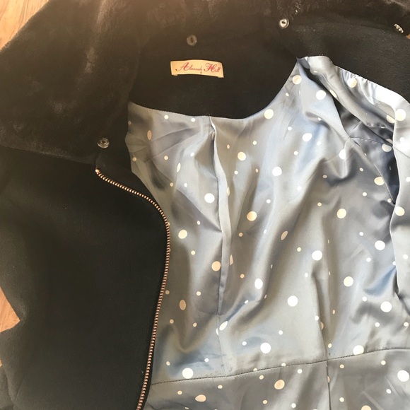 Australian Designer Wool Coat w/ Removable Collar - Picture 3 of 5